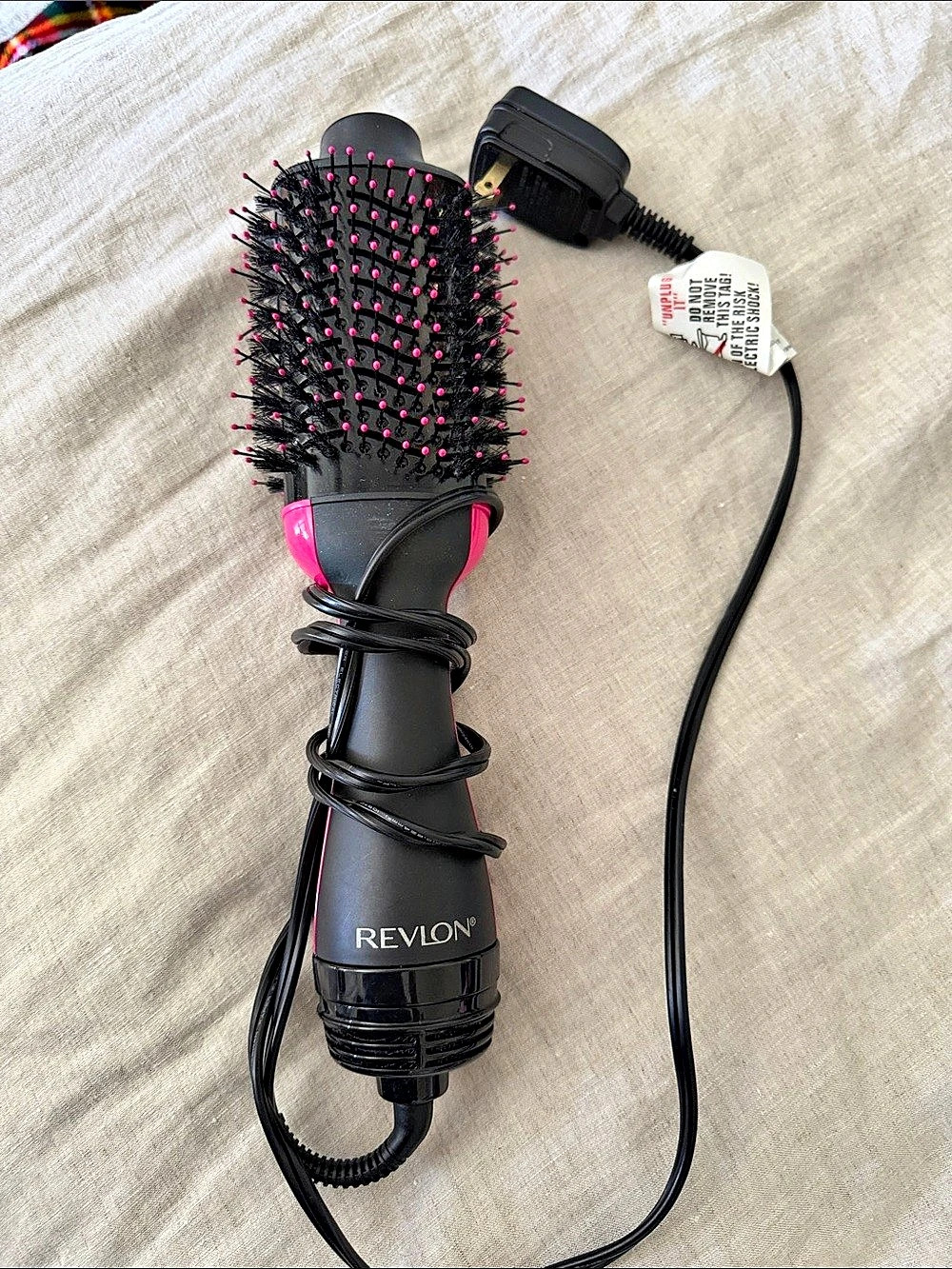 Revlon One-Step Hair Volumizer dryer Brush Black & Pink